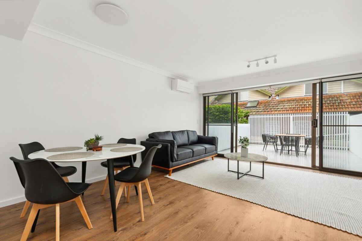 Stylish,2br With Private Patio Near Icons Apartment *